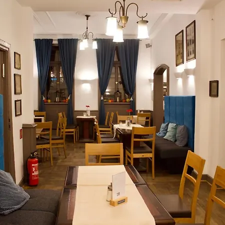 Cafe & Knoesel アパート *